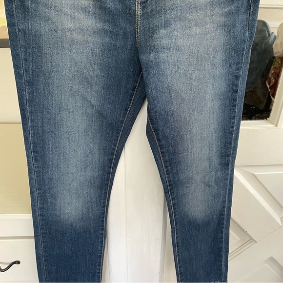 Levi's Mid-Rise Straight Women's Jeans - Picture 10 of 13